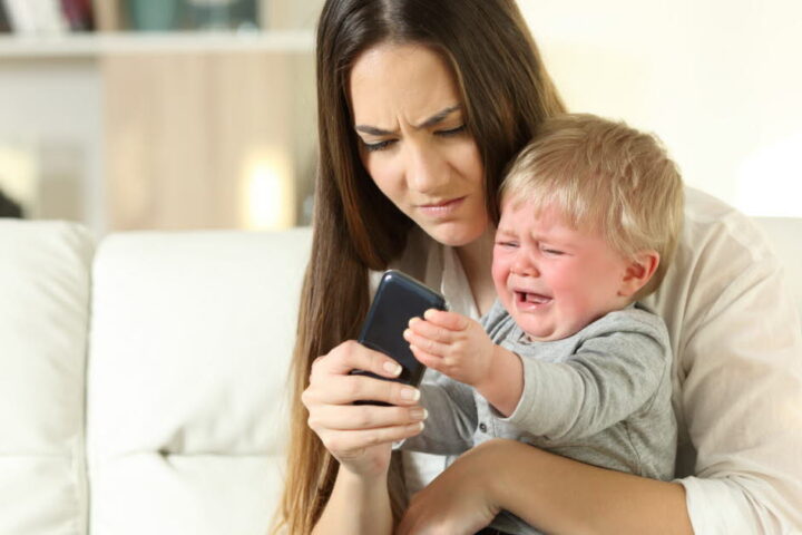 Les caprices des enfants de moins de 5 ans : une réaction à la frustration et non un comportement volontaire
