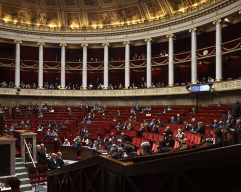 Les députés français examinent une hausse du budget militaire face aux menaces sécuritaires actuelles