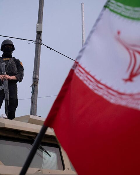 Les États-Unis espèrent un accord pour mettre fin à la guerre alors que l'Iran maintient la tension mondiale