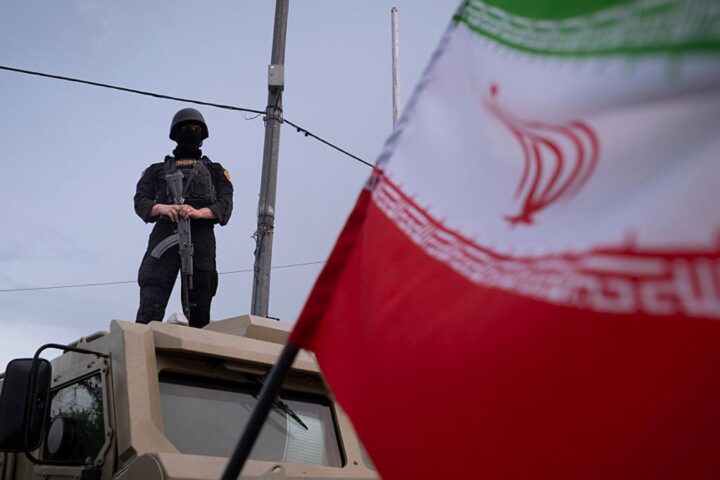 Les États-Unis espèrent un accord pour mettre fin à la guerre alors que l'Iran maintient la tension mondiale