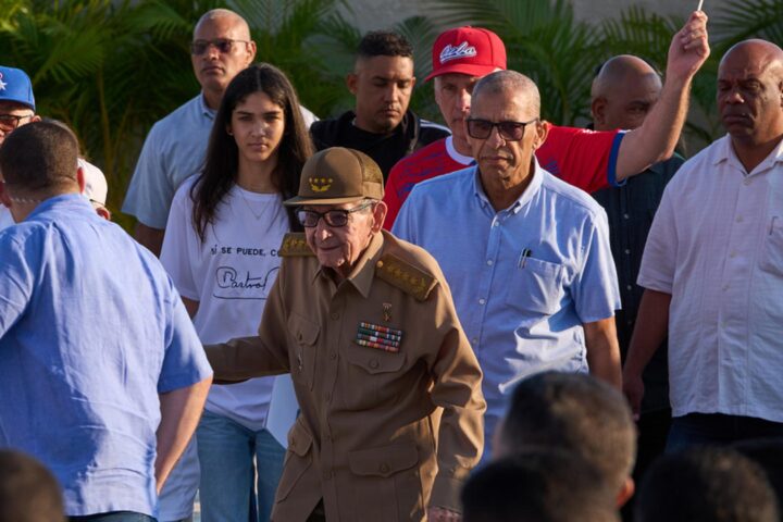 Les États-Unis peuvent-ils inculper l'ex-président cubain Raúl Castro ?
