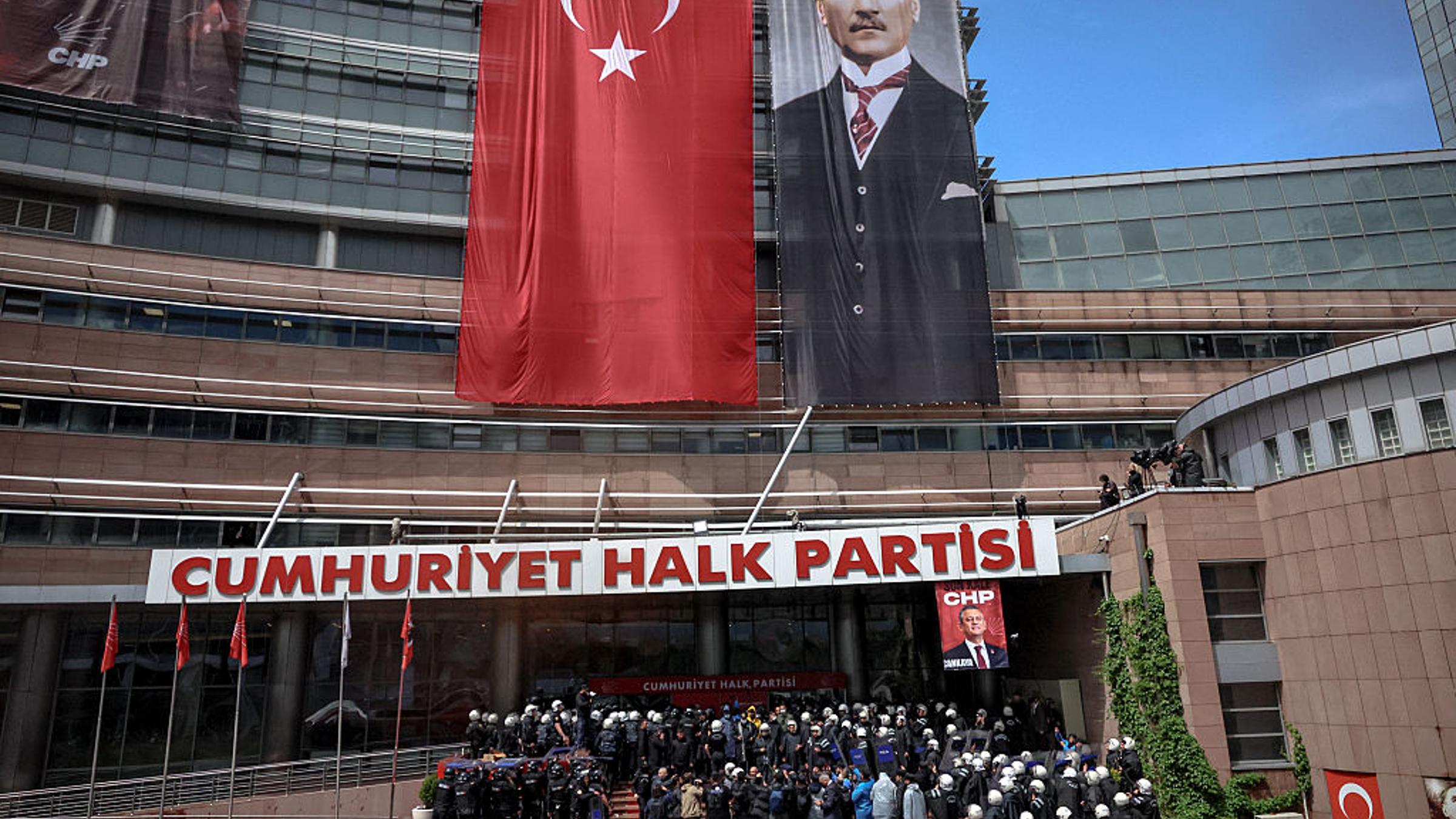 L'escalade de la crise démocratique en Turquie et ses conséquences pour l'opposition
