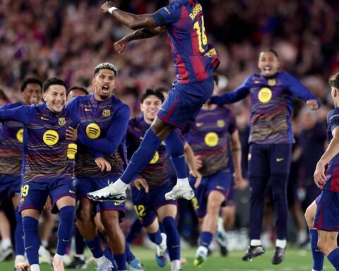 Liga : le FC Barcelone décroche son 29e titre en battant le Real Madrid lors du Clasico, Manchester City maintient ses chances de succès.