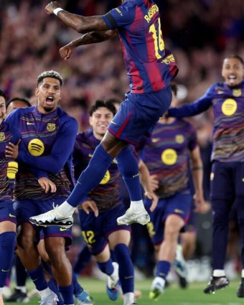 Liga : le FC Barcelone décroche son 29e titre en battant le Real Madrid lors du Clasico, Manchester City maintient ses chances de succès.