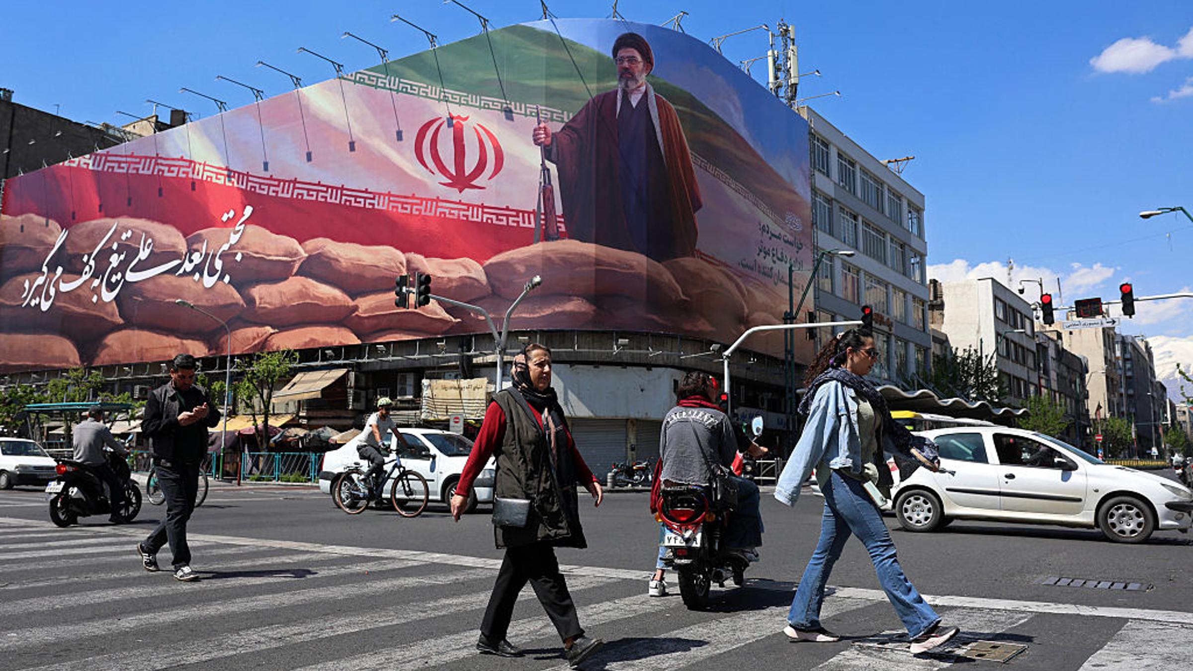 L'Iran promet de préserver ses capacités nucléaires et de missiles alors que les prix du pétrole atteignent un sommet de quatre ans