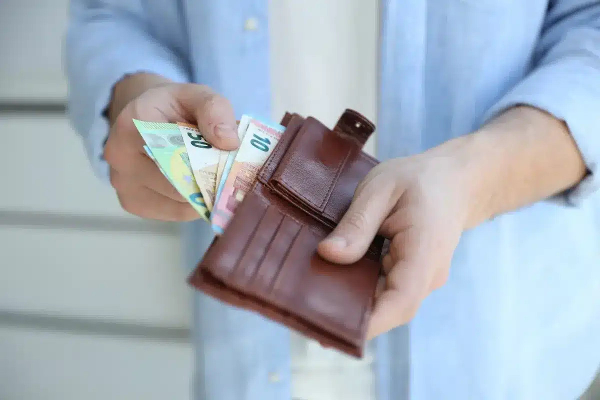 L'UE impose un plafond sur les paiements en espèces à partir de l'année prochaine : pourquoi votre portefeuille perdra de son utilité.