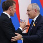 Macron interprète « La Bohème » avec le Premier ministre arménien lors d'un dîner d'État à Erevan