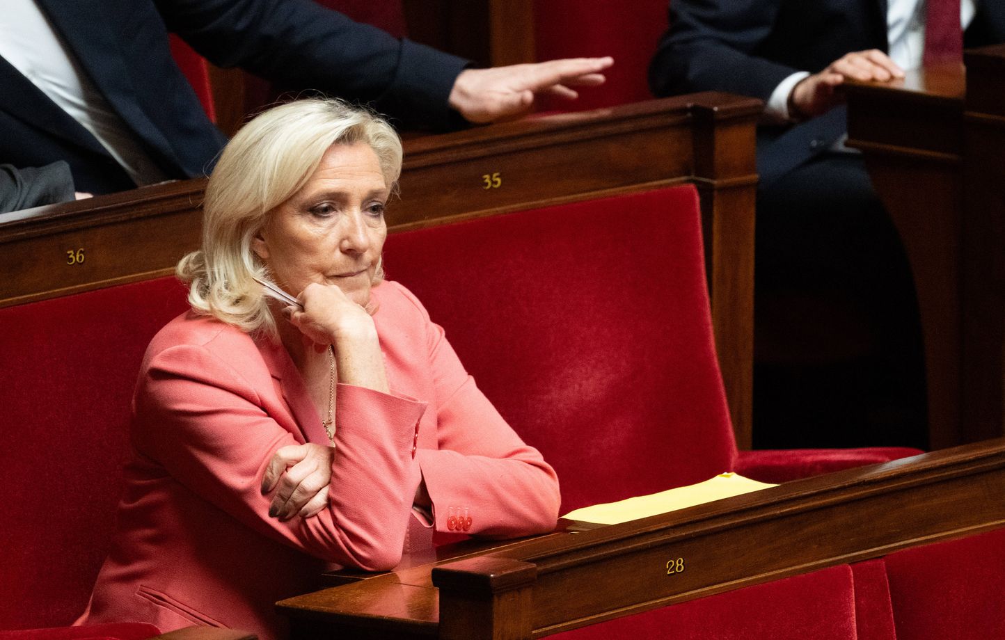 Marine Le Pen défend Patrick Bruel face aux accusations de violences sexuelles et appelle à la présomption d'innocence