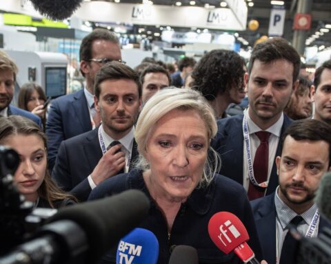 Marine Le Pen propose de taxer les surprofits de TotalEnergies si les plafonnements des prix échouent