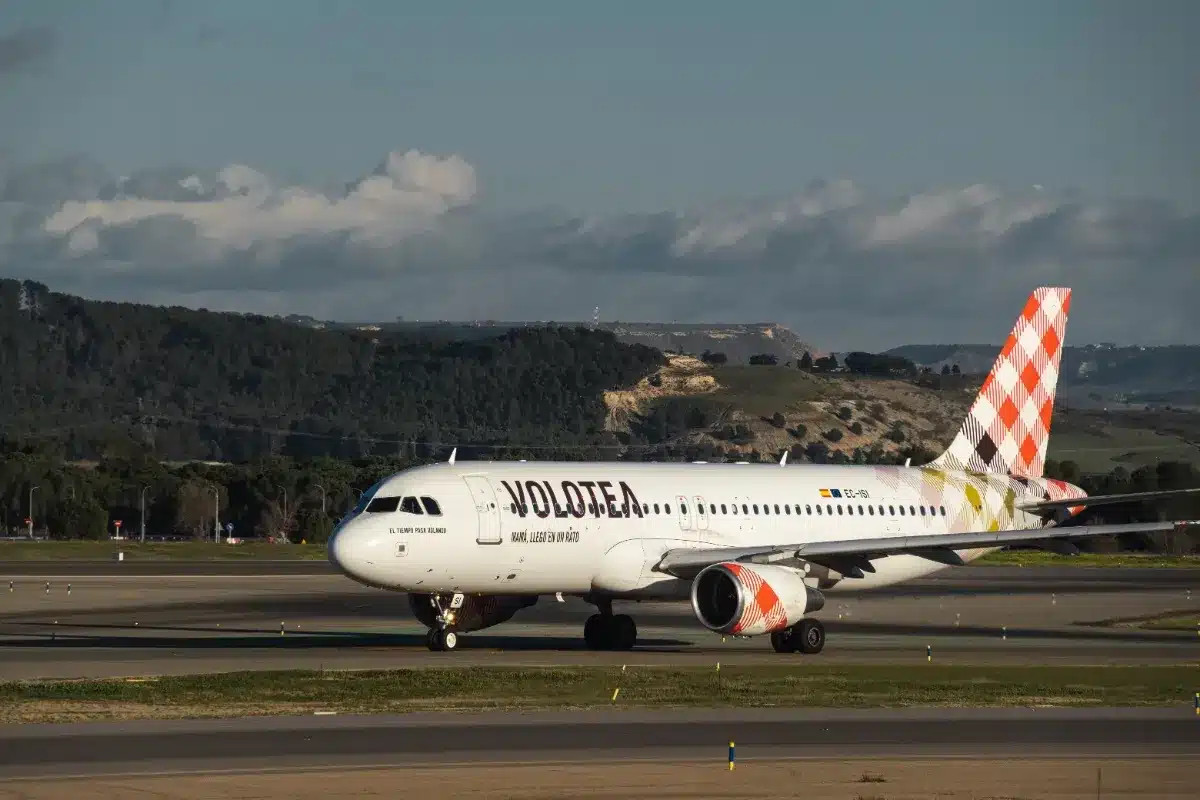 Mauvaise nouvelle pour les voyageurs ayant réservé chez Volotea : la compagnie impose un surcoût de carburant après l'achat du billet.