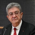 Mélenchon propose de démanteler les groupes de presse privés dès 2027 pour contrer la concentration médiatique