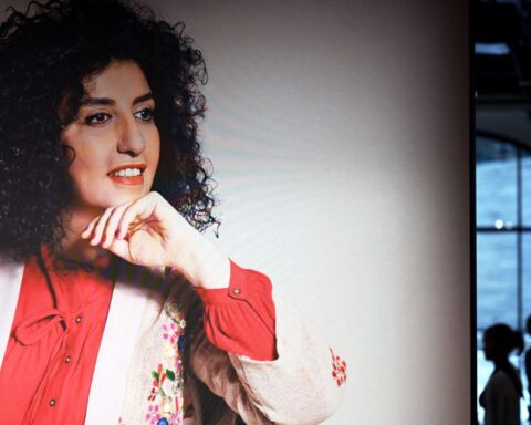 Narges Mohammadi dans un état critique en détention iranienne, selon sa famille