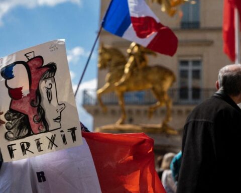 Paris : 39 interpellations lors de manifestations interdites d’ultradroite et antifascistes