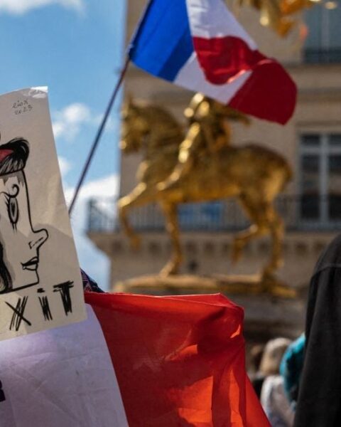 Paris : 39 interpellations lors de manifestations interdites d’ultradroite et antifascistes