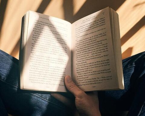 Pour lutter contre la solitude, un seul remède: la lecture, toujours et encore