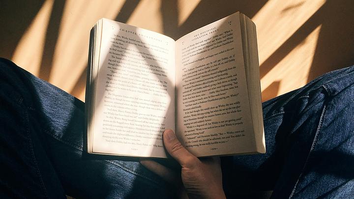 Pour lutter contre la solitude, un seul remède: la lecture, toujours et encore