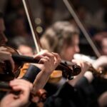 Pourquoi les auditeurs de musique classique affichent-ils des visages graves en concert ?