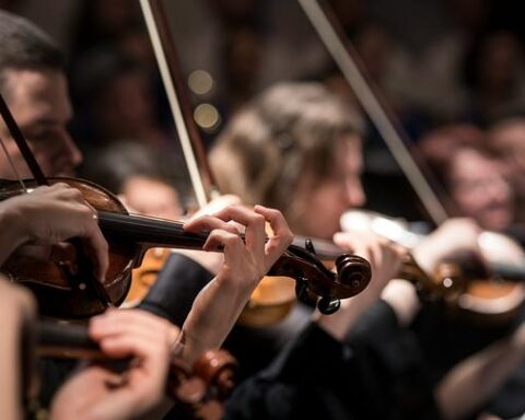 Pourquoi les auditeurs de musique classique affichent-ils des visages graves en concert ?