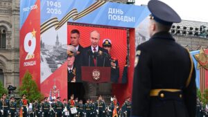 Poutine célèbre un défilé de victoire réduit à Moscou après que Zelensky a donné son 'accord'