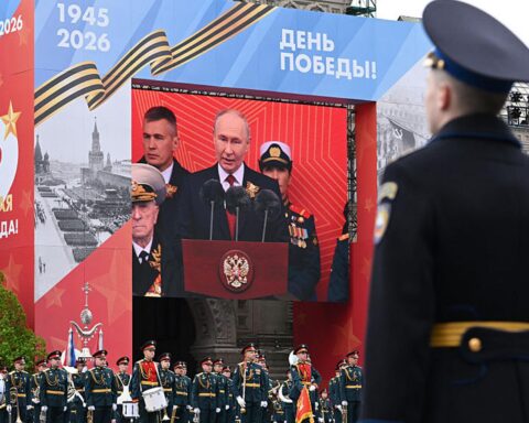 Poutine célèbre un défilé de victoire réduit à Moscou après que Zelensky a donné son 'accord'