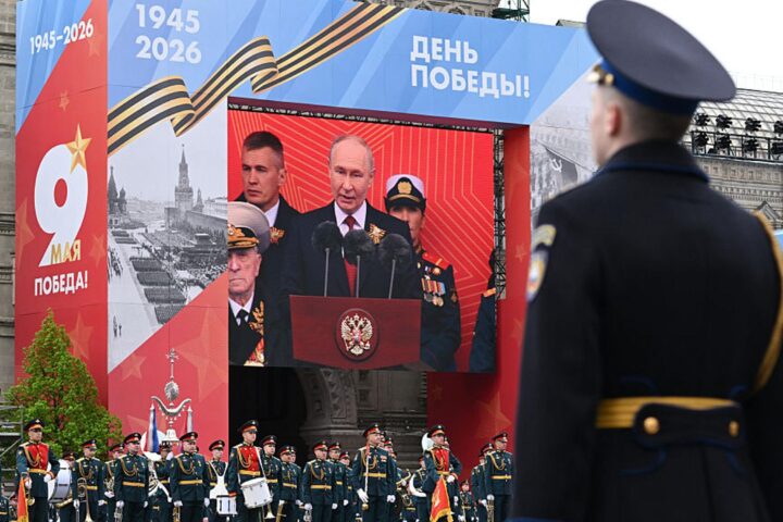 Poutine célèbre un défilé de victoire réduit à Moscou après que Zelensky a donné son 'accord'