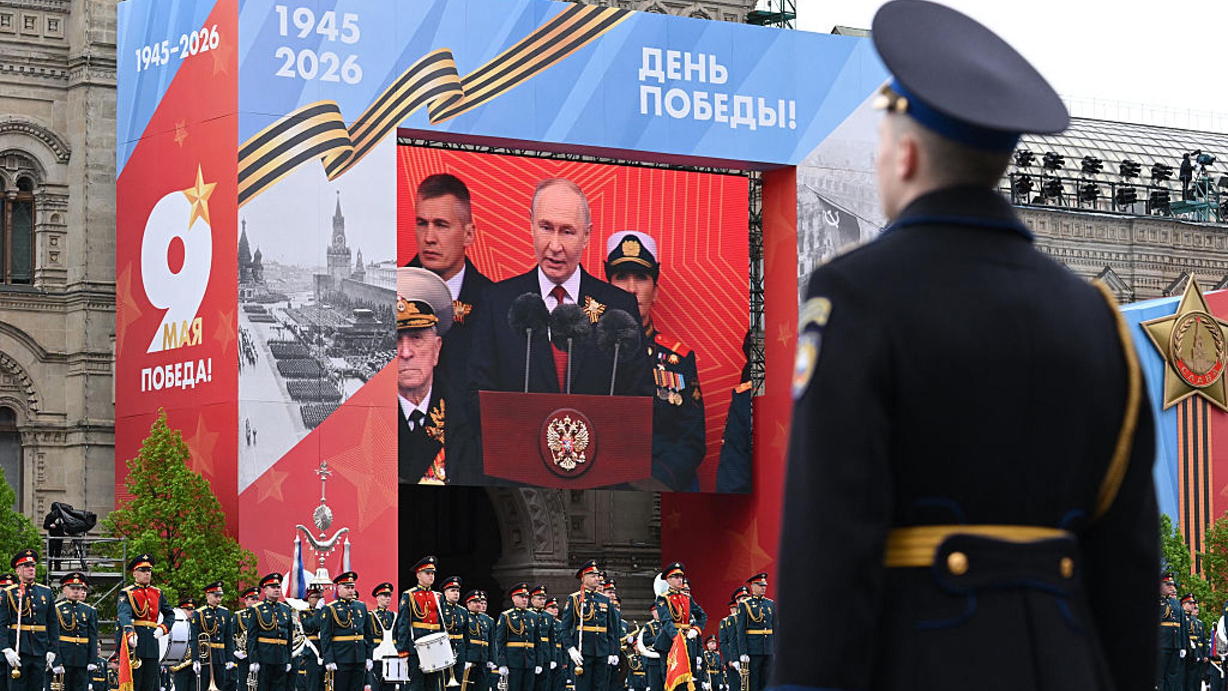 Poutine célèbre un défilé de victoire réduit à Moscou après que Zelensky a donné son 'accord'