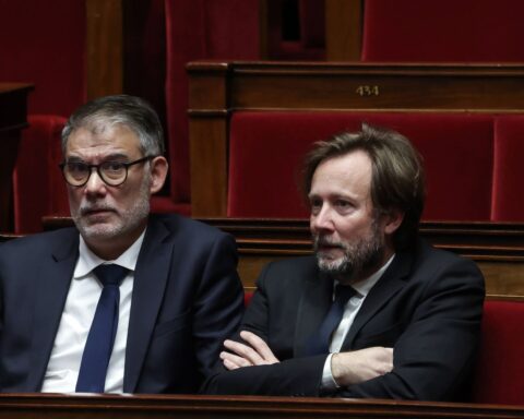 Présidentielle 2027 : Boris Vallaud propose une nouvelle gauche plurielle, Olivier Faure appelle à l'unité