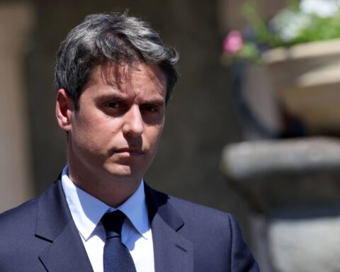 Présidentielle 2027 : Gabriel Attal face à Edouard Philippe, le RN doute de sa candidature