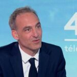 Présidentielle 2027 : Raphaël Glucksmann critique la division à gauche et refuse une primaire hors-LFI