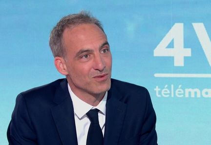 Présidentielle 2027 : Raphaël Glucksmann critique la division à gauche et refuse une primaire hors-LFI