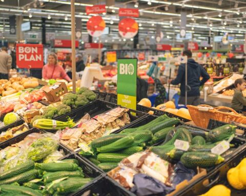 Que Choisir dénonce des marges excessives des supermarchés sur les fruits et légumes bio