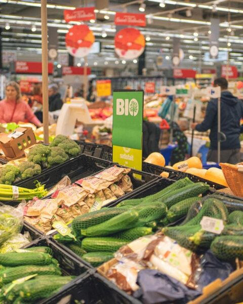Que Choisir dénonce des marges excessives des supermarchés sur les fruits et légumes bio