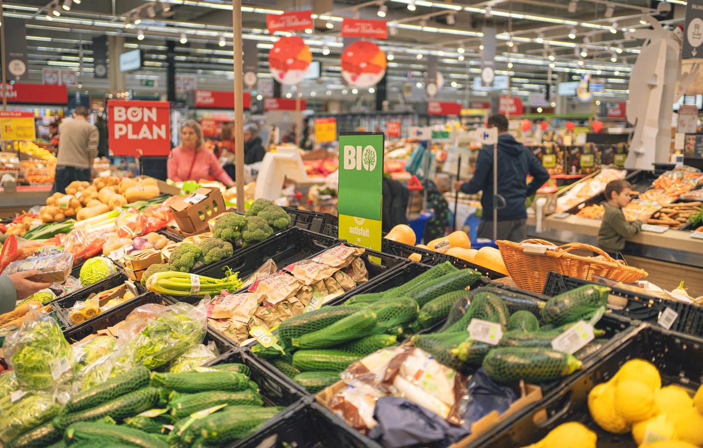 Que Choisir dénonce des marges excessives des supermarchés sur les fruits et légumes bio