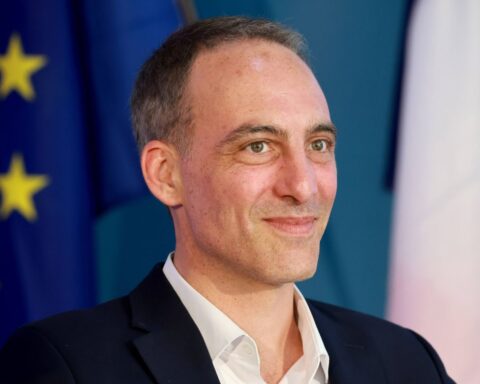Raphaël Glucksmann propose une convention citoyenne sur l’immigration avant la présidentielle de 2027