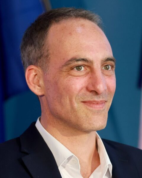 Raphaël Glucksmann propose une convention citoyenne sur l’immigration avant la présidentielle de 2027