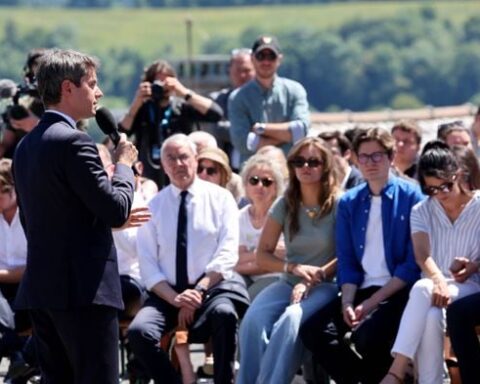 Raphaël Glucksmann se donne trois mois pour décider de sa candidature à l’élection présidentielle de 2027