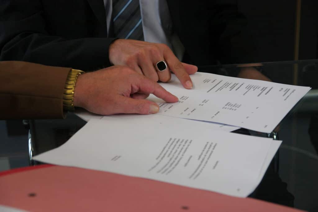 Regroupement de crédits : une solution à considérer pour une gestion financière simplifiée.