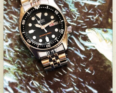 Seiko SKX013 : l'alliance parfaite entre élégance discrète et fonctionnalité légendaire.
