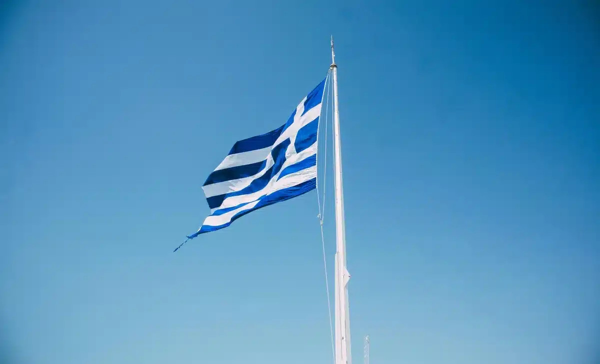 Sous pression d'une dette atteignant 210% du PIB en 2020, la Grèce anticipe ses remboursements : les économistes sont surpris.