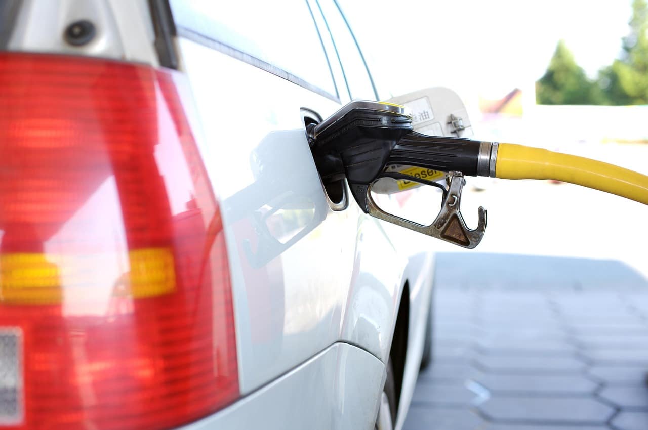 Soutien carburant de 50 euros : l'État va soulager les conducteurs de longue distance.
