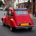 Stellantis renforce sa position en relançant la 2 CV en version électrique.