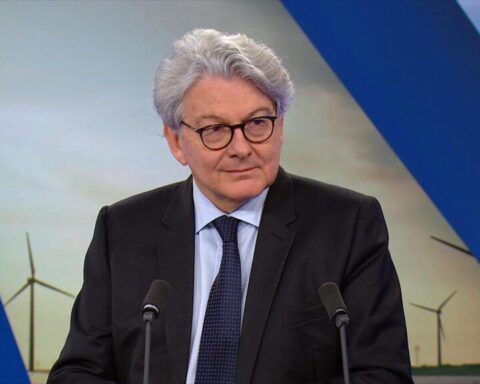 Thierry Breton : l'État doit redistribuer, pas profiter de la hausse des carburants