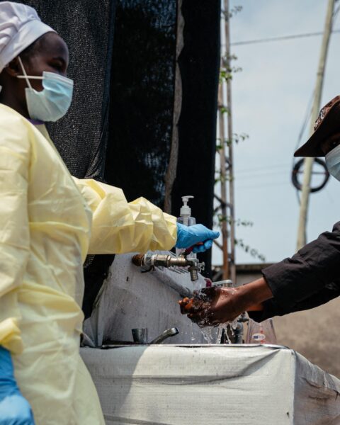 Trump exprime des inquiétudes face à une épidémie d'Ebola après qu'un Américain ait été testé positif au virus