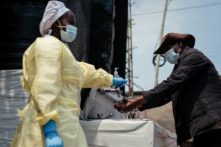 Trump exprime des inquiétudes face à une épidémie d'Ebola après qu'un Américain ait été testé positif au virus