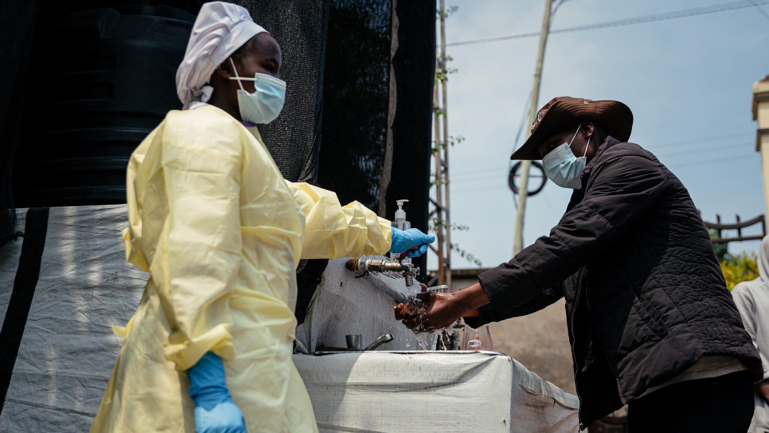 Trump exprime des inquiétudes face à une épidémie d'Ebola après qu'un Américain ait été testé positif au virus