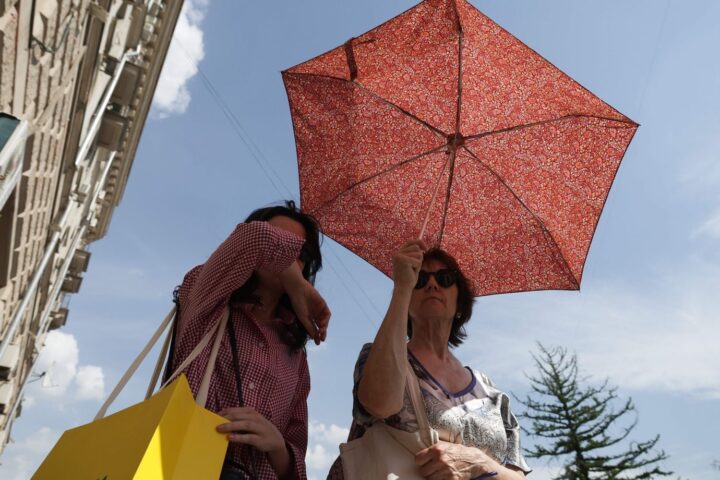 Un dôme de chaleur entraîne des températures élevées en France, alerte Météo-France