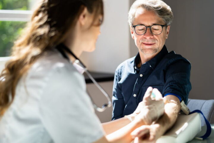 Un test sanguin pour améliorer le dépistage du cancer du poumon en France