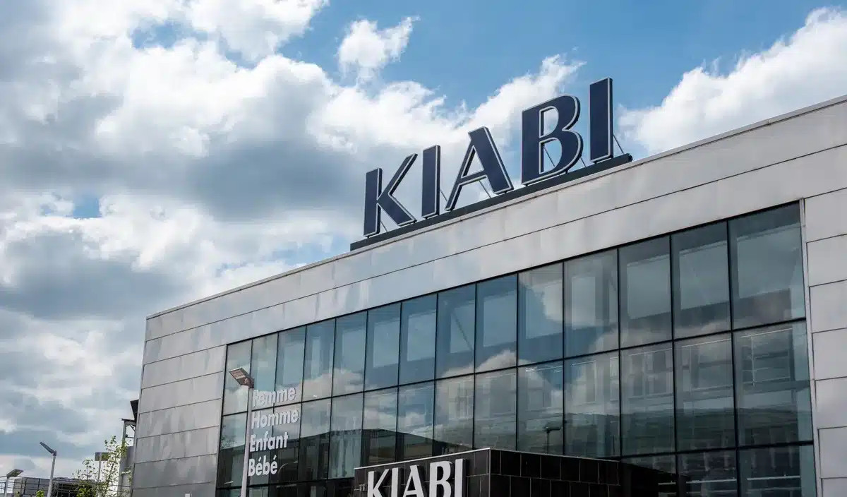 Une enquête révèle un stratagème de détournement de 100 millions d'euros impliquant la mafia turque et une banque, ciblant Kiabi.
