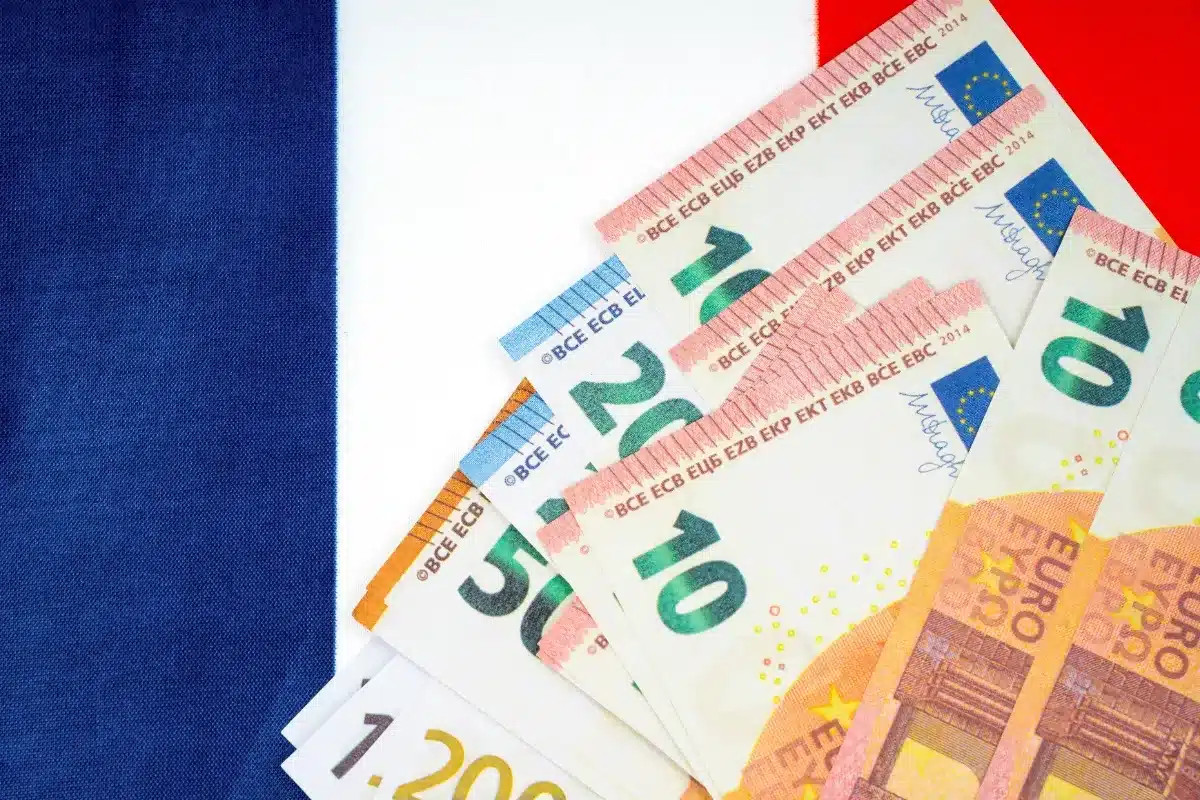 Une fraude de 5 millions d'euros visant les demandeurs d'asile : un commerçant niçois condamné pour un stratagème d'une simplicité déconcertante.