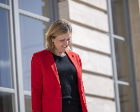 Yaël Braun-Pivet souhaite discuter mais refuse de se présenter à la présidentielle de 2027